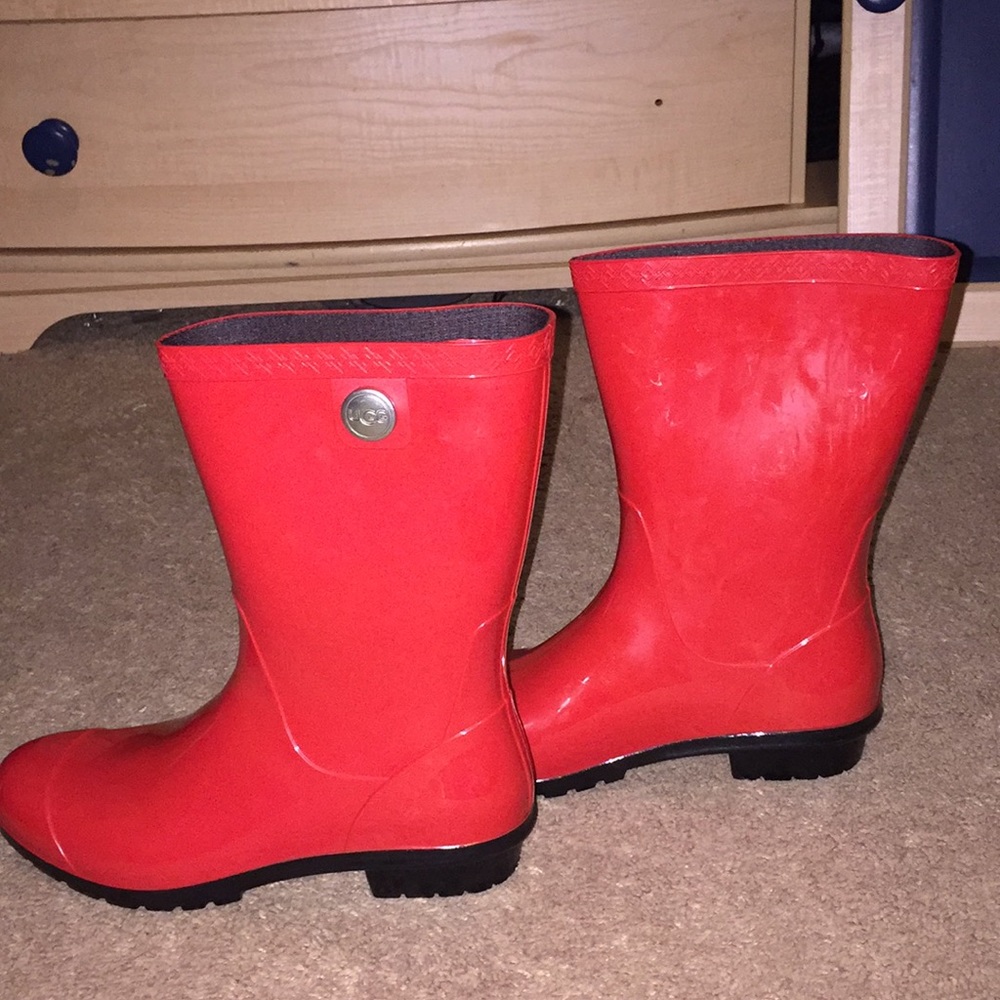 Red sienna ugg rainboats